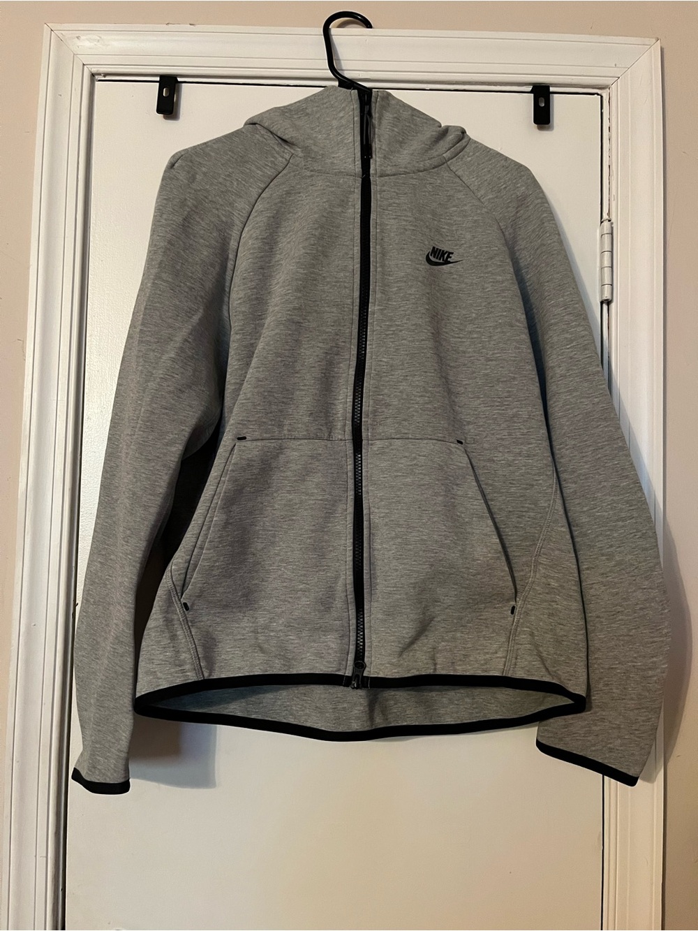 Nike Womens Medium Gray Full Zip Hoodie Jacket Tech Fleece Style Athletic
